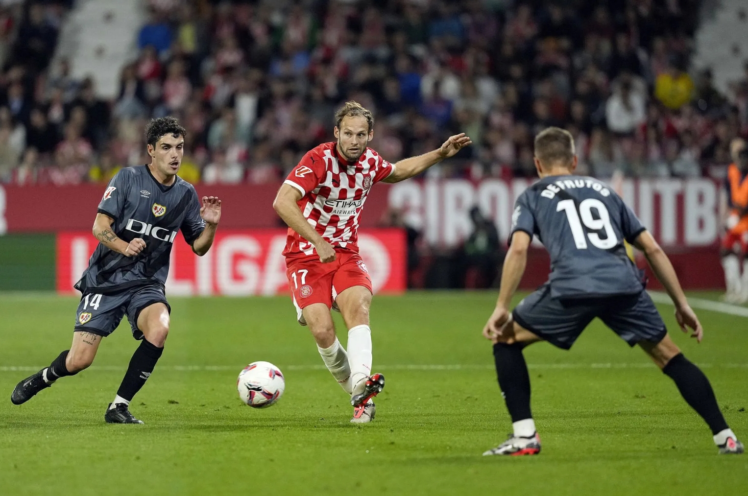 开云体育app-阿森纳鏖战巴萨，卡塞米罗惊艳四座